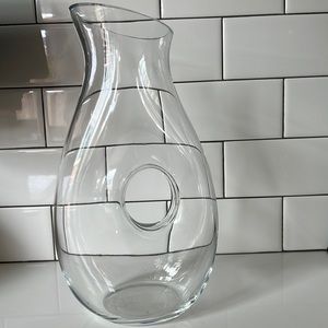 Wine carafe